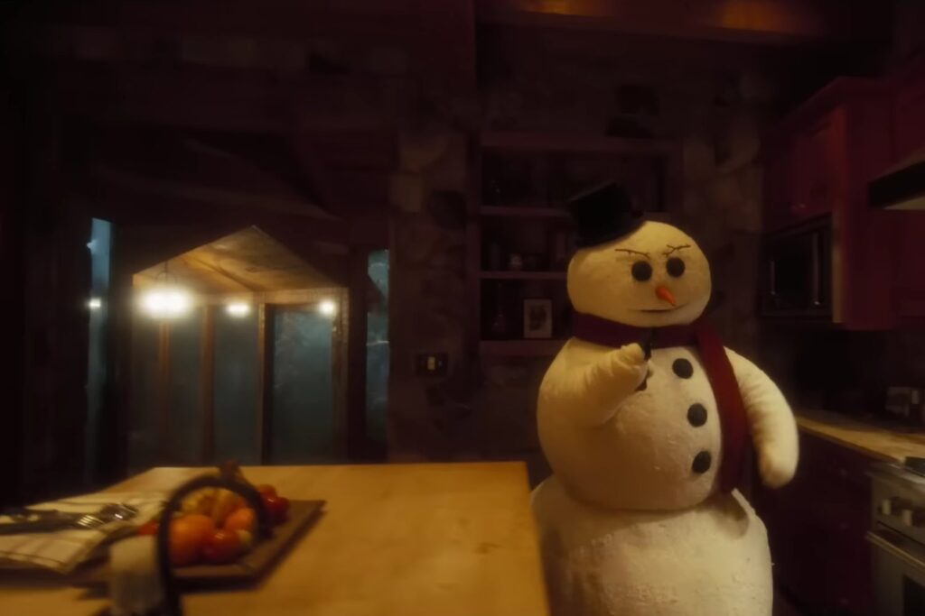 Nadie esperaba reírse tanto: la comedia más salvaje del año arrasa con un muñeco de nieve como arma secreta