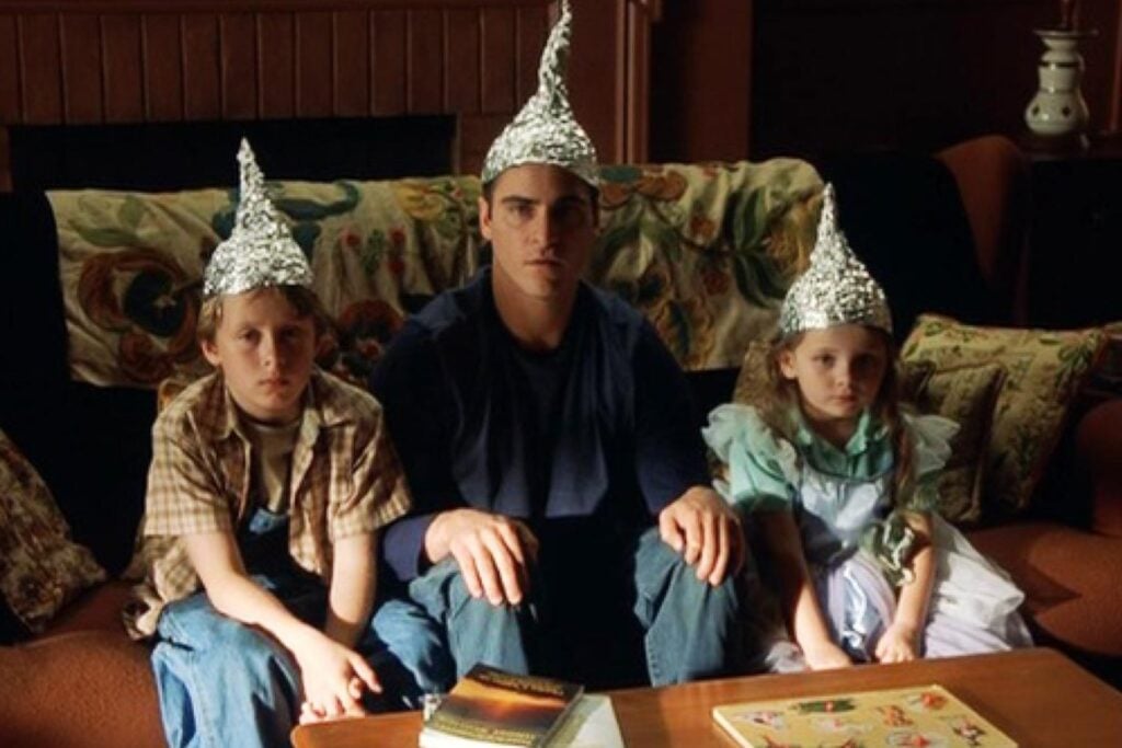 El detalle que hunde Señales: el problema con el agua que desmonta toda la invasión