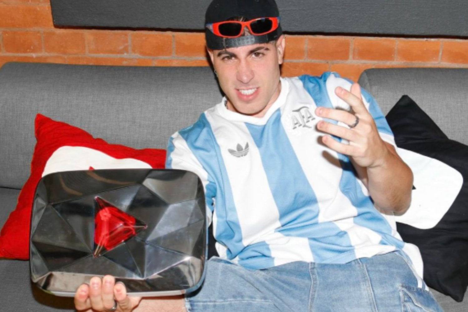 Alejo Igoa rompe la barrera imposible de YouTube