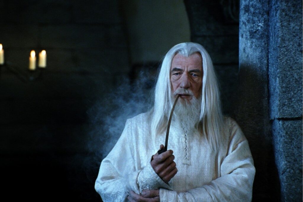 A sus 86 años y sin Oscar, Ian McKellen sigue siendo imprescindible: el actor que dominará dos grandes citas del cine mundial