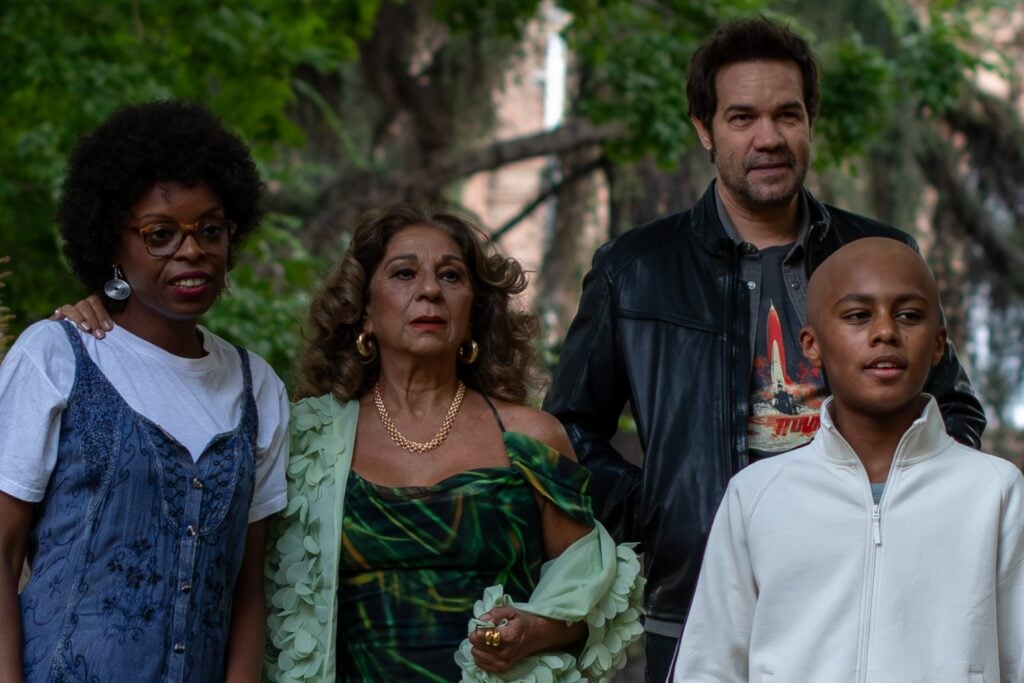 Juan Dávila habla claro sobre Castigo divino: humor, enfermedad y cero autocensura