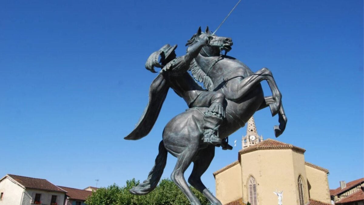 Obreros encuentran bajo una iglesia restos que podrían ser del verdadero cuarto mosquetero. ¿Se confirma la leyenda?