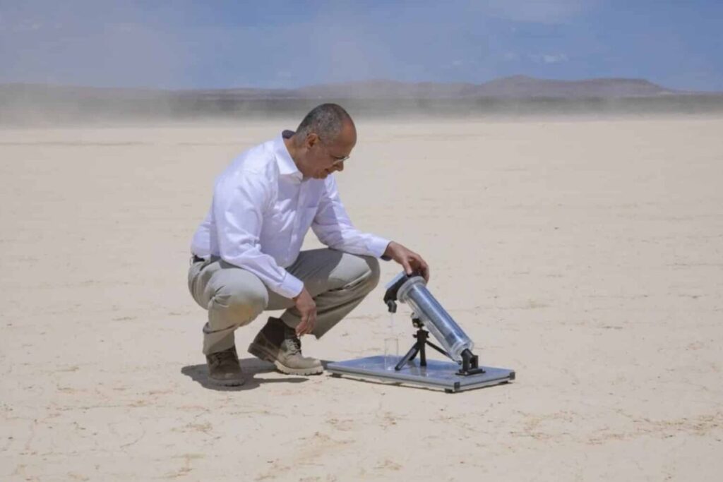 De recoger agua en un campamento de refugiados a ganar el Nobel. El químico Omar Yaghi creó materiales capaces de convertir el aire en agua
