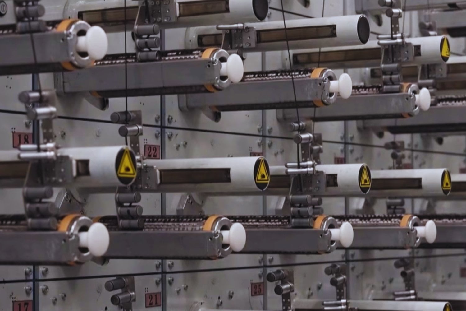 China ha logrado fabricar un material 10 veces más resistente que el acero y ya lo produce a escala industrial. Un hilo de apenas 2 mm puede arrastrar un autobús lleno y cambiar varias industrias clave