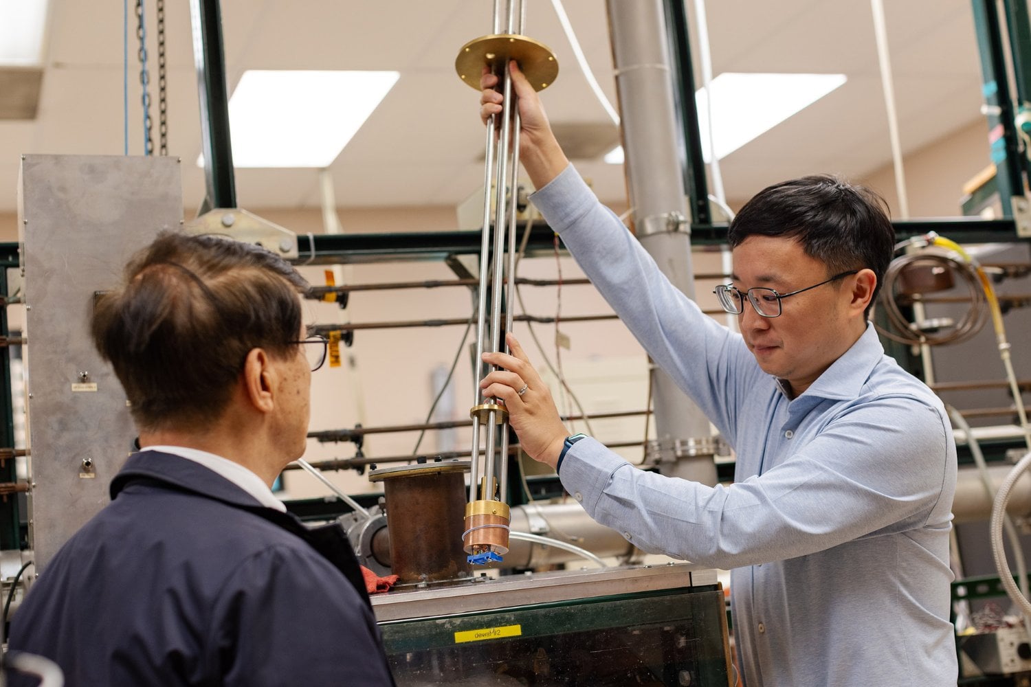 Físicos de la Universidad de Houston logran un nuevo récord de superconductividad a presión ambiente. El material alcanza 151 Kelvin y acerca la posibilidad de transmitir electricidad sin pérdidas