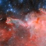 Parece un monstruo cósmico a punto de devorar una galaxia, pero en realidad es algo mucho más extraño. La nueva imagen de CG 4 vuelve a obsesionar a los astrónomos por una ilusión brutal de escala y distancia