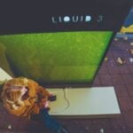 Serbia está probando unos “árboles líquidos” que no tienen hojas ni raíces pero sí una función muy concreta. Limpiar el aire en ciudades donde plantar árboles ya no es tan fácil