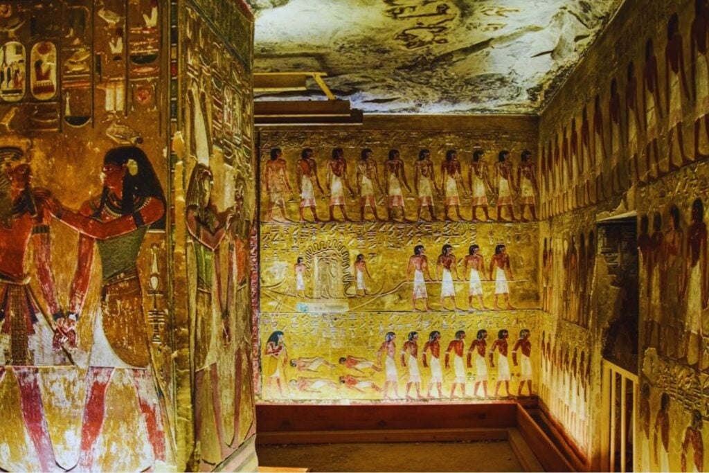 Un nombre grabado una y otra vez en tumbas egipcias escondía una historia olvidada. Investigadores descubren inscripciones tamiles de hace 2.000 años en el Valle de los Reyes