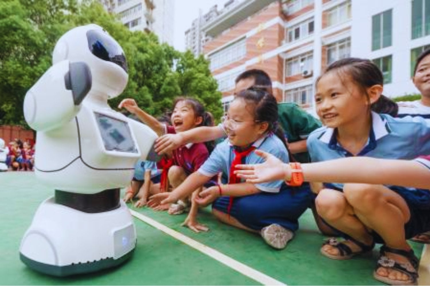 Un influyente inversor de Silicon Valley cree que los niños de hoy quizá nunca tengan que trabajar. Su argumento es que la inteligencia artificial podría llevarnos a una era de abundancia económica