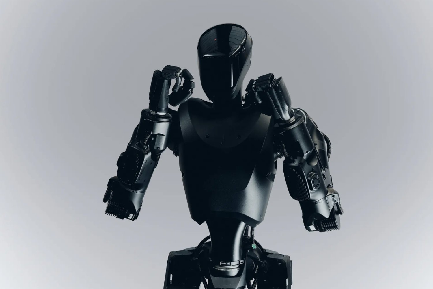 Ucrania ya está probando robots humanoides en el frente de guerra y no es un experimento más. Es la primera vez que máquinas con forma humana entran en combate real y cambia cómo entendemos la guerra moderna