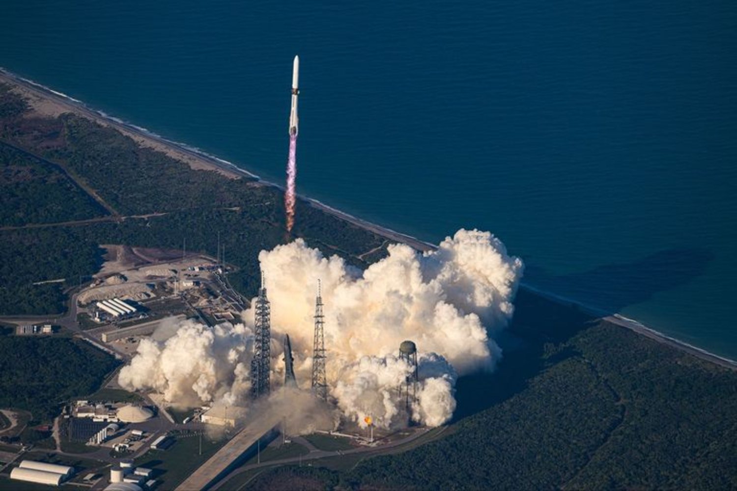 La NASA envía dos naves a Marte para observar cómo el Sol destruyó su atmósfera. La misión ESCAPADE investigará el clima espacial entre la Tierra y el planeta rojo