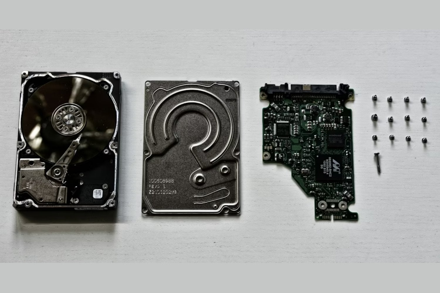 Parece ciencia ficción, pero ya están intentando convertir el ADN en discos duros del futuro. Un proyecto plantea almacenar hasta 200 millones de gigas en un solo gramo usando moléculas diseñadas en laboratorio