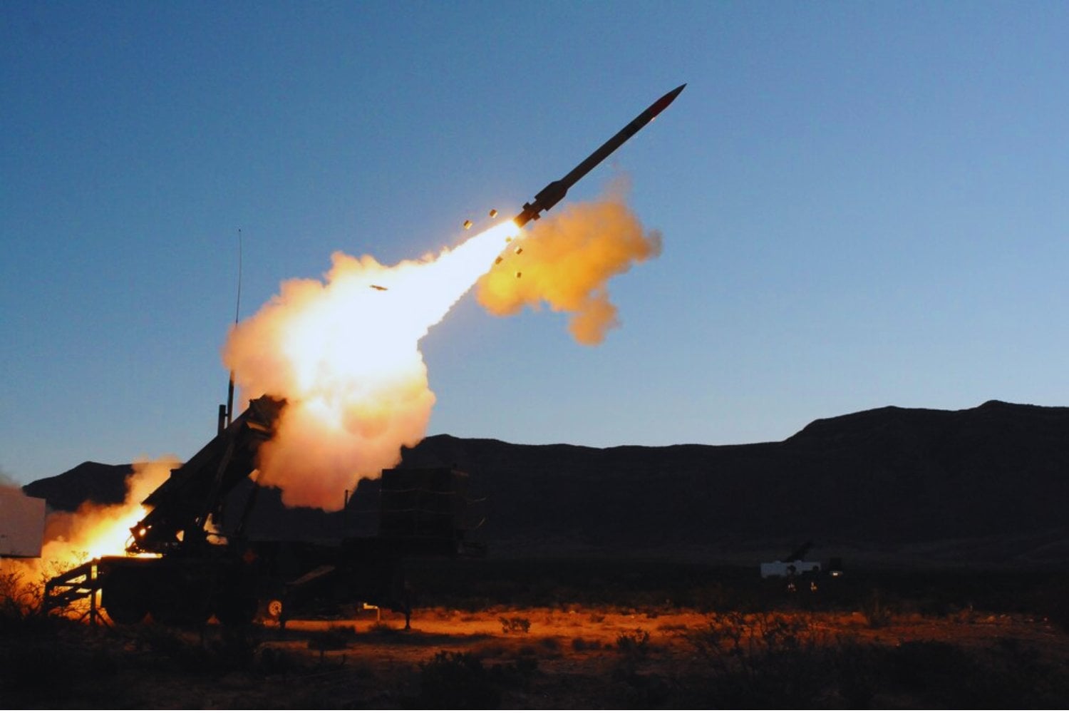 Un enjambre de drones baratos ha puesto en jaque uno de los escudos militares más sofisticados del planeta. Imágenes satelitales sugieren que varios radares clave del sistema antimisiles de EEUU han sido dañados en Oriente Próximo