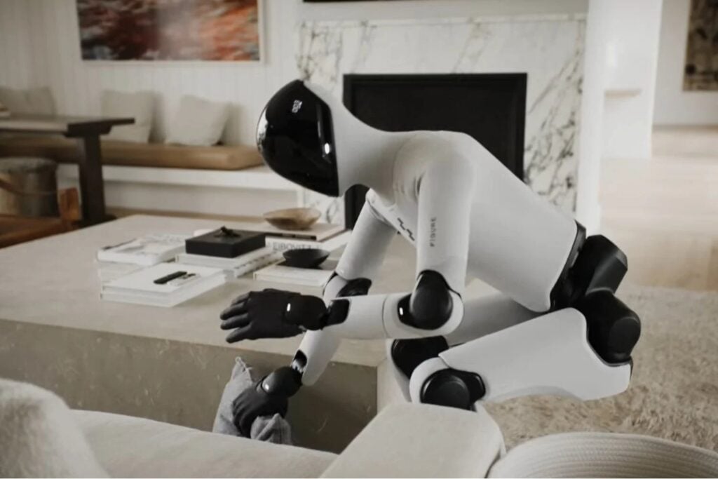 Figure acaba de mostrar su robot humanoide limpiando y ordenando una sala como si fuera una persona. La escena resume el futuro que la industria lleva años prometiendo