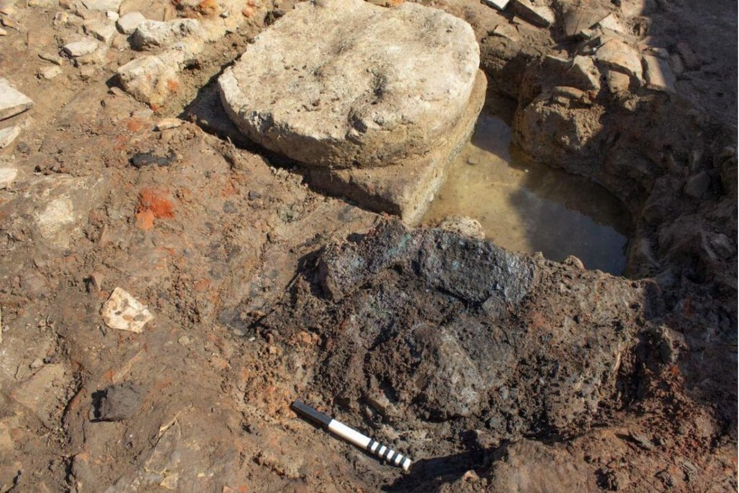 Un incendio ocurrido hace más de dos mil años selló un secreto bajo las ruinas de un templo griego. Las excavaciones revelan que el santuario de Sámico pudo funcionar como un archivo de documentos en la Antigüedad