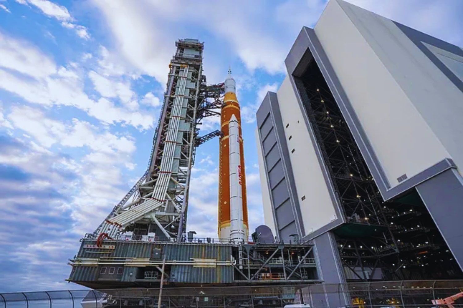 El programa Artemis entra en su fase más importante. La NASA afirma que todo está listo para lanzar la misión Artemis II hacia la Luna tras resolver varios problemas técnicos