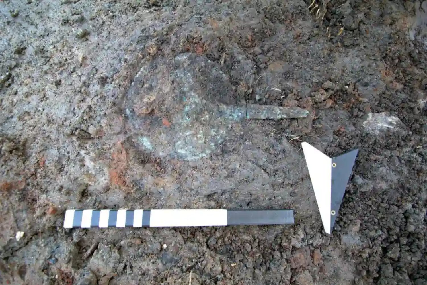 Un incendio ocurrido hace más de dos mil años selló un secreto bajo las ruinas de un templo griego. Las excavaciones revelan que el santuario de Sámico pudo funcionar como un archivo de documentos en la Antigüedad