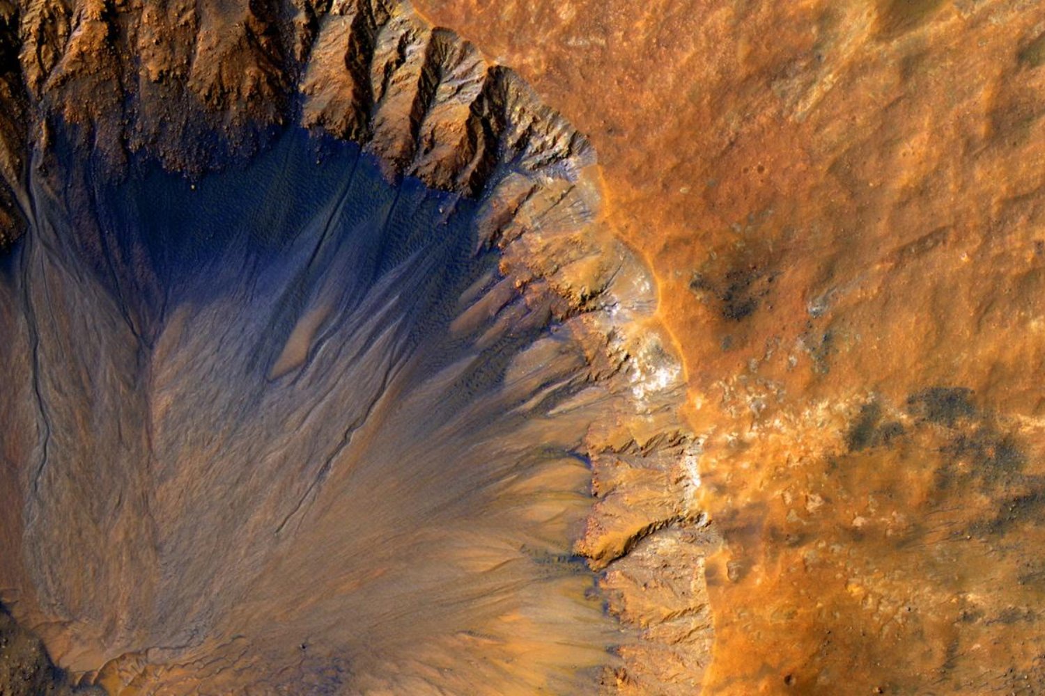 La NASA acaba de recordar por qué el Mars Reconnaissance Orbiter sigue siendo una de sus misiones más valiosas. En su aniversario, comparte imágenes espectaculares que revelan Marte con un detalle extraordinario