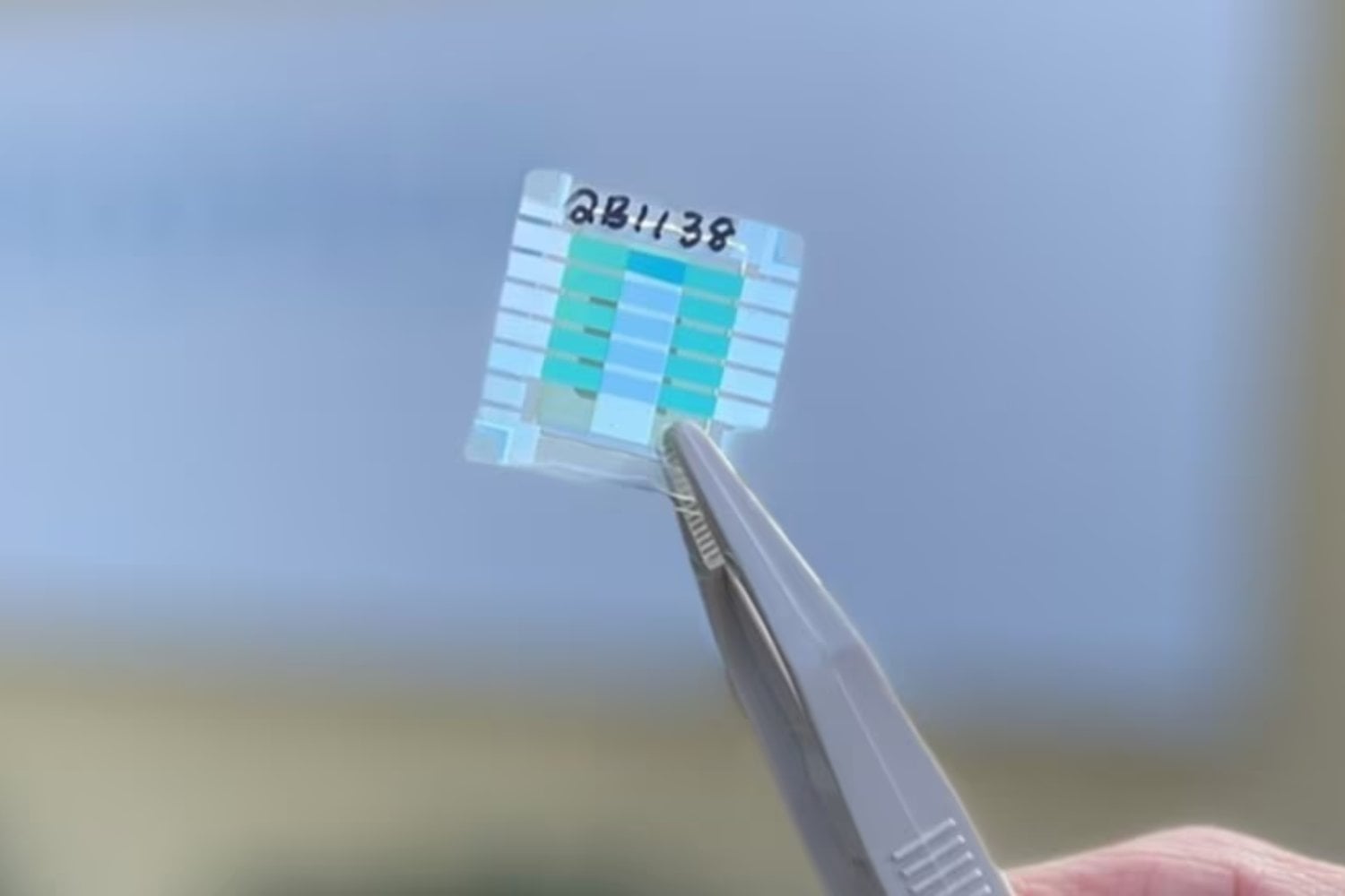 Han creado una batería que rompe una regla básica de la tecnología actual y parece imposible. Cuanto más grande es, más rápido se carga gracias a efectos cuánticos que cambian cómo entendemos la energía