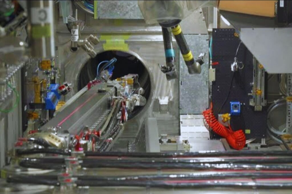 Japón acaba de desplegar un brazo robótico de 22 metros dentro de Fukushima. Su misión es acercarse a uno de los lugares más radiactivos del planeta y recoger muestras del combustible fundido