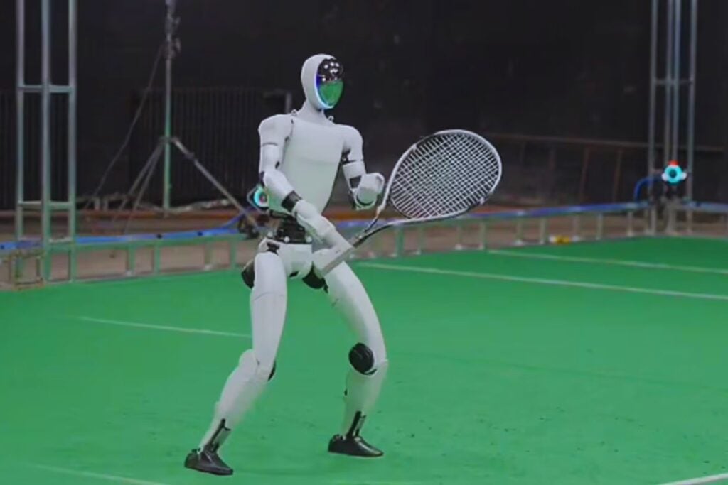 Un robot humanoide ya juega al tenis con un 96% de acierto y no es solo una demo llamativa. Detrás hay un sistema que empieza a resolver uno de los grandes problemas de la robótica