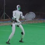 Pasamos de máquinas que pensaban mejor que nosotros a máquinas que empiezan a moverse como nosotros. El tenis se ha convertido en su nuevo campo de pruebas