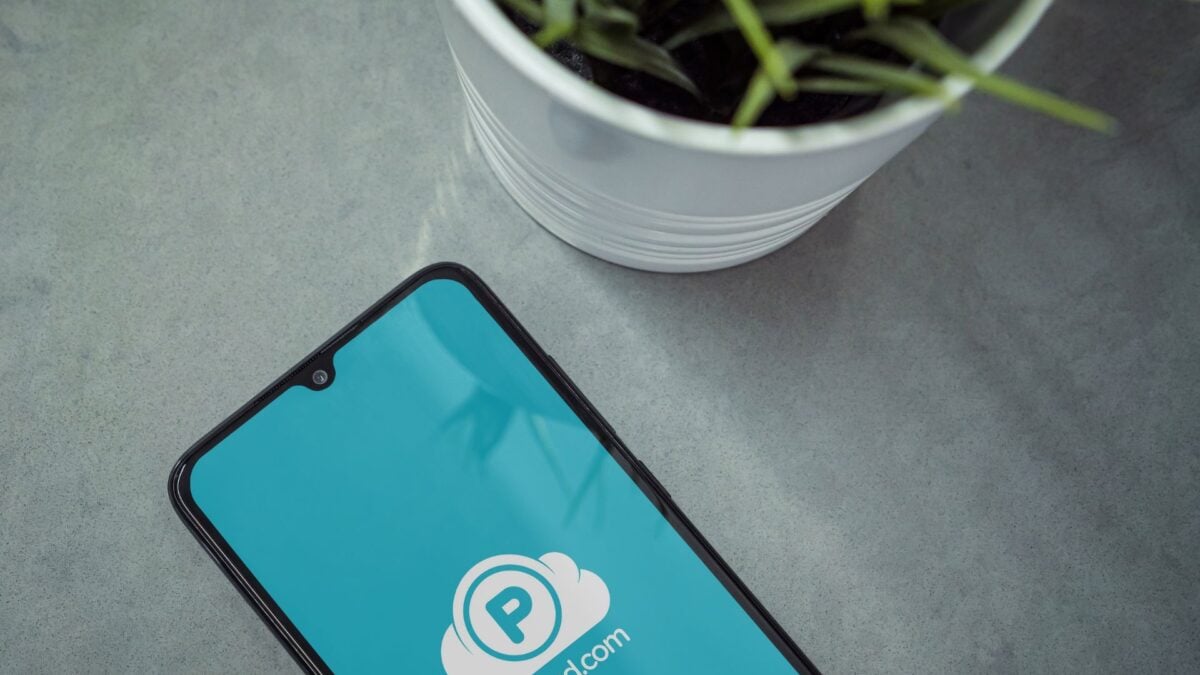 ¿Qué le pasa a las fotos de tu familia si Google o Apple cambian las reglas? pCloud Pascua 2026 tiene la respuesta