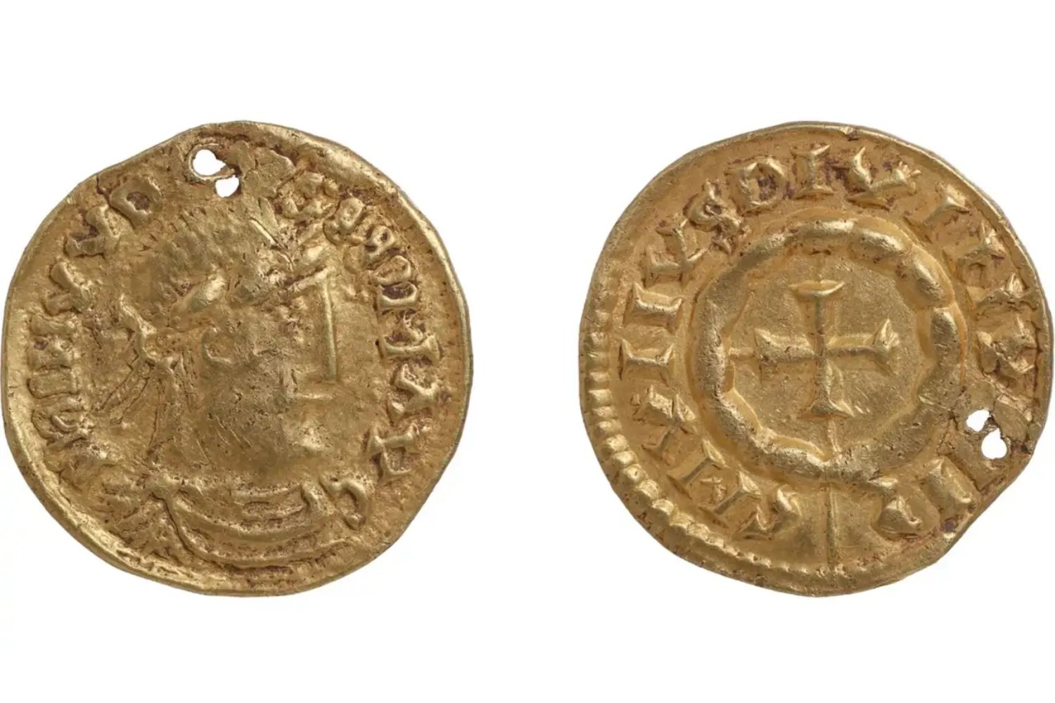 Un colgante de oro vikingo descubierto en Inglaterra podría reescribir parte de la historia del Gran Ejército Pagano y su avance por el territorio anglosajón