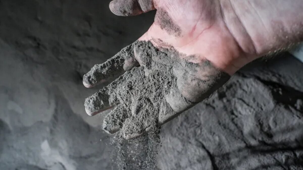 La NASA acaba de demostrar que el polvo de la Luna podría convertirse en aire respirable. Una reacción química impulsada por la luz del Sol logra extraer oxígeno del suelo lunar