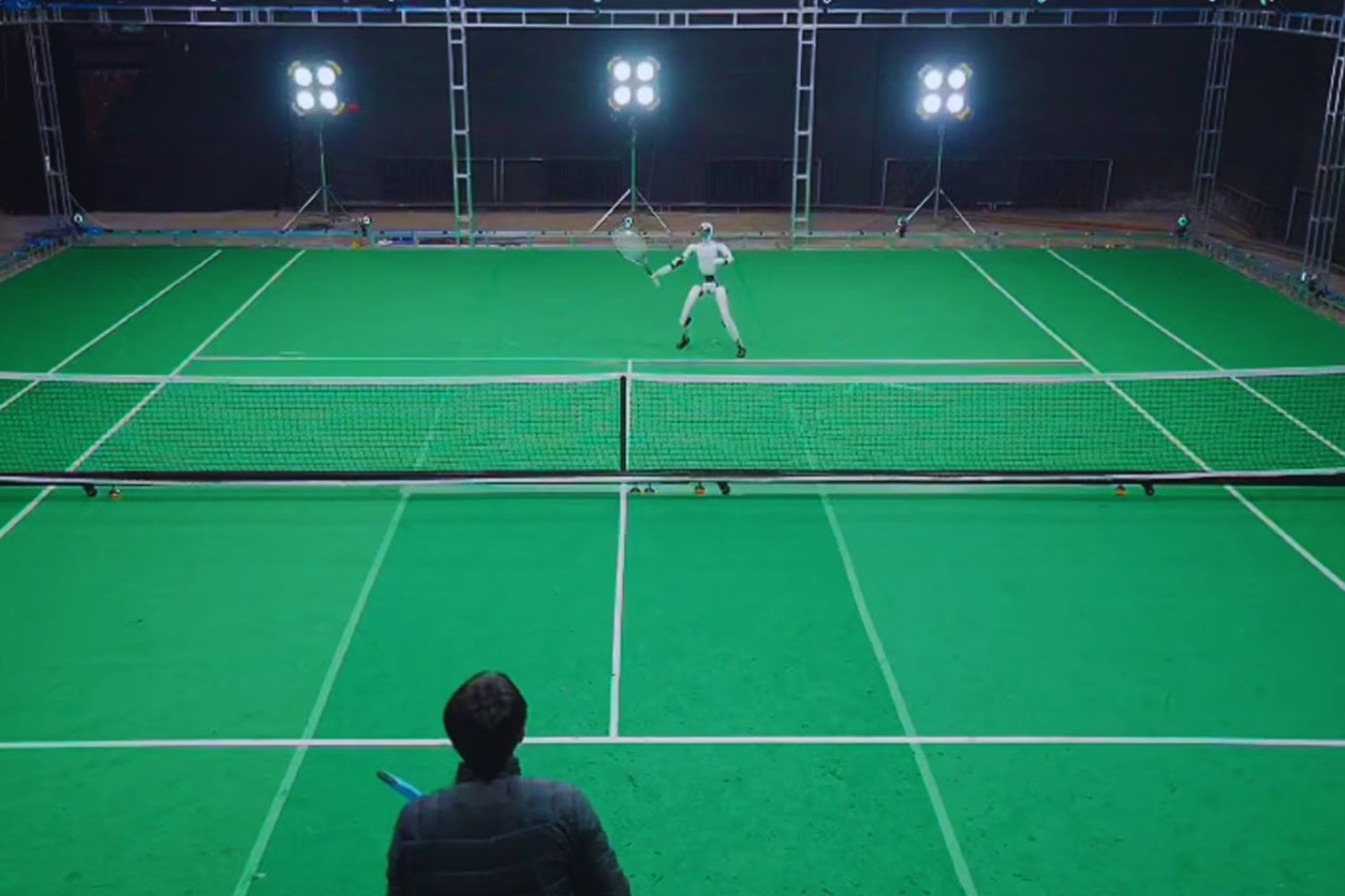 Pasamos de máquinas que pensaban mejor que nosotros a máquinas que empiezan a moverse como nosotros. El tenis se ha convertido en su nuevo campo de pruebas