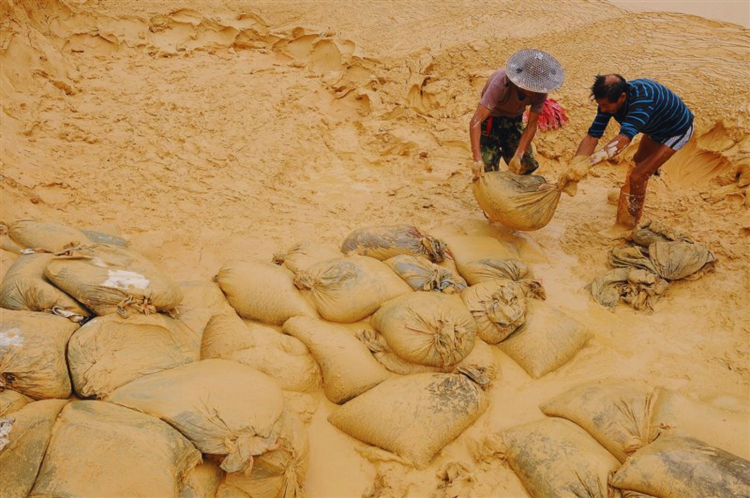 Estados Unidos está construyendo su nueva “reserva estratégica”, pero no será de petróleo sino de minerales clave para la tecnología. El Proyecto Bóveda revela hasta qué punto depende de China… y de América Latina