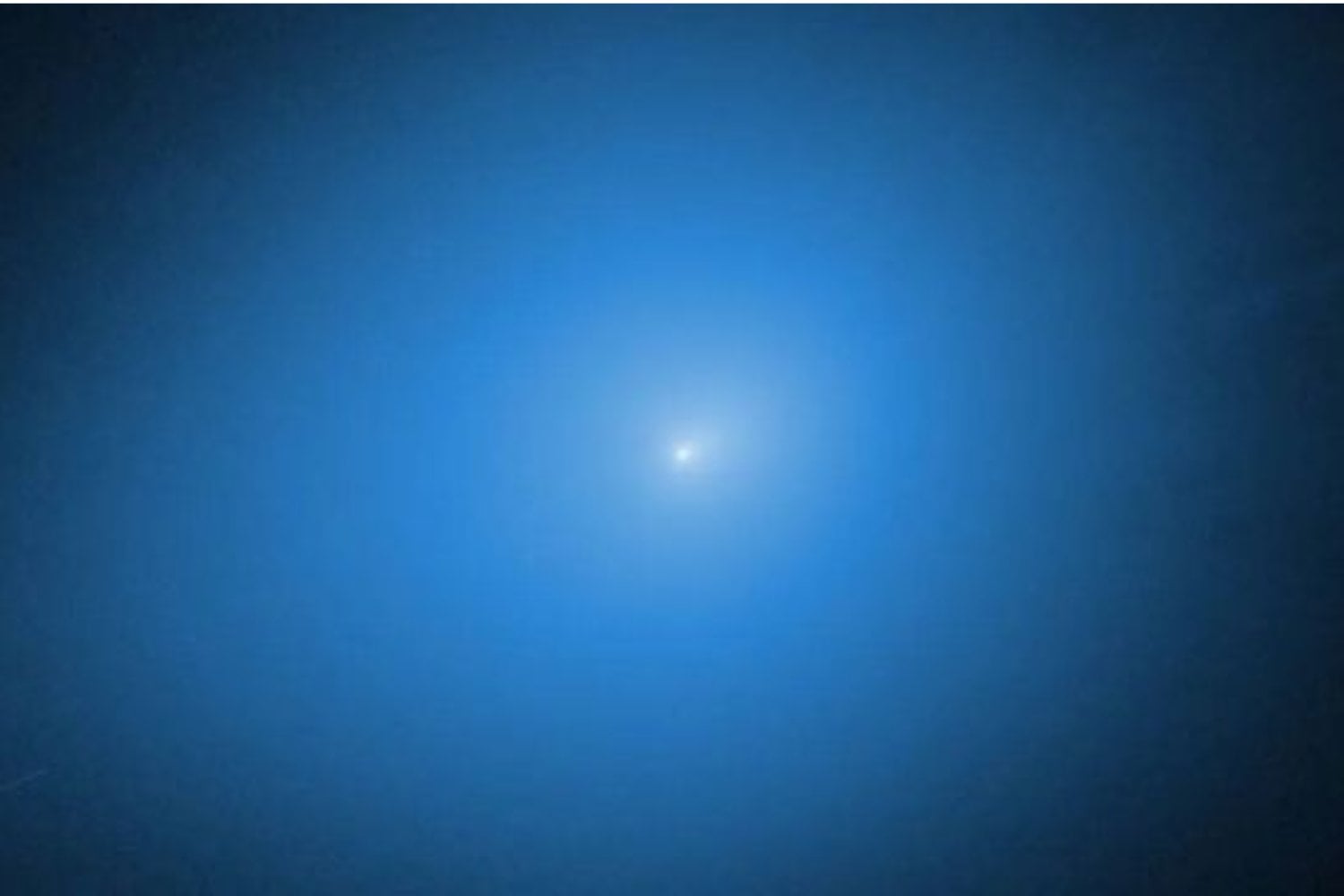 El visitante interestelar 3I/ATLAS acaba de volverse mucho más extraño. Un cálculo básico de masa sugiere que su origen natural podría ser físicamente imposible