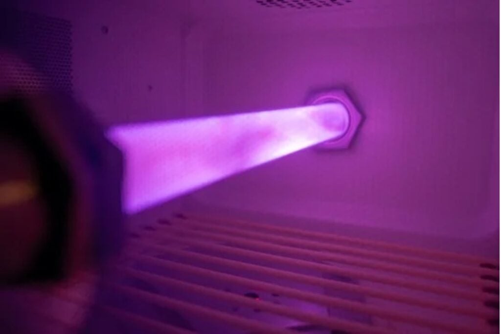 Un equipo de investigadores ha encontrado una forma de recuperar casi el 95% de una batería usada con plasma y un ácido similar al del limón. El avance apunta a un cambio clave: convertir residuos en la nueva mina de litio, cobalto y grafito