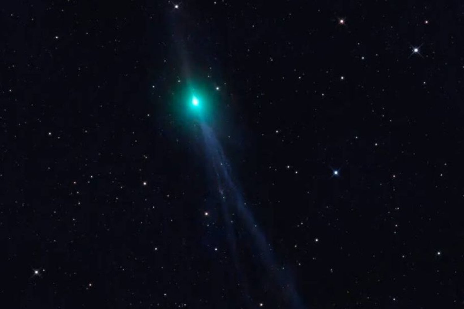 El visitante interestelar 3I/ATLAS acaba de volverse mucho más extraño. Un cálculo básico de masa sugiere que su origen natural podría ser físicamente imposible