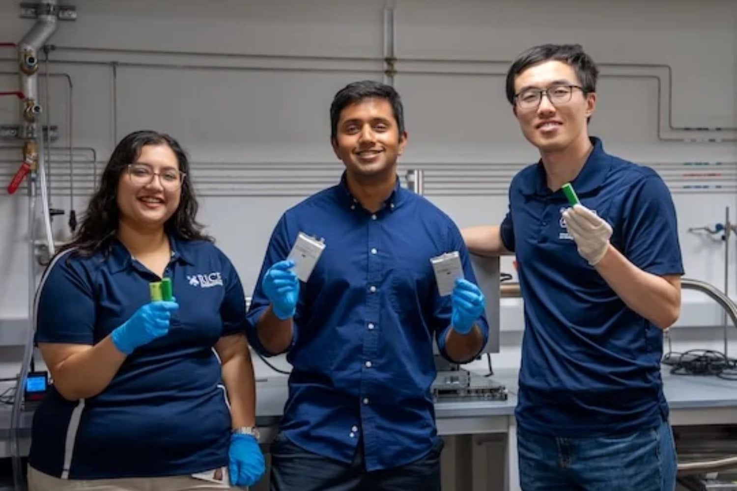 Un equipo de investigadores ha encontrado una forma de recuperar casi el 95% de una batería usada con plasma y un ácido similar al del limón. El avance apunta a un cambio clave: convertir residuos en la nueva mina de litio, cobalto y grafito