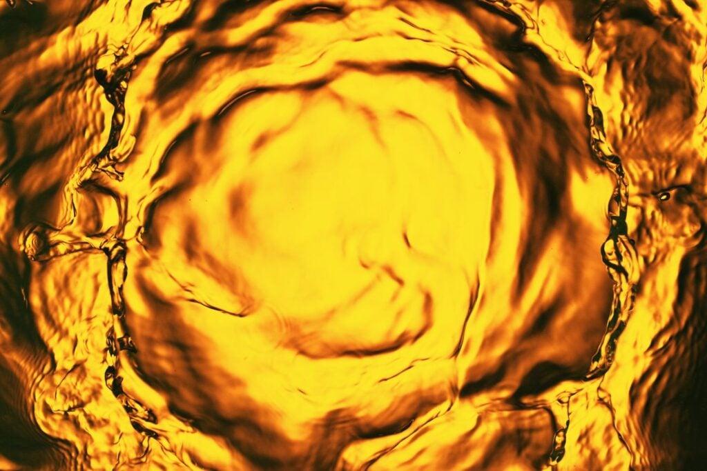 Los líquidos producen un ruido al romperse, según un estudio