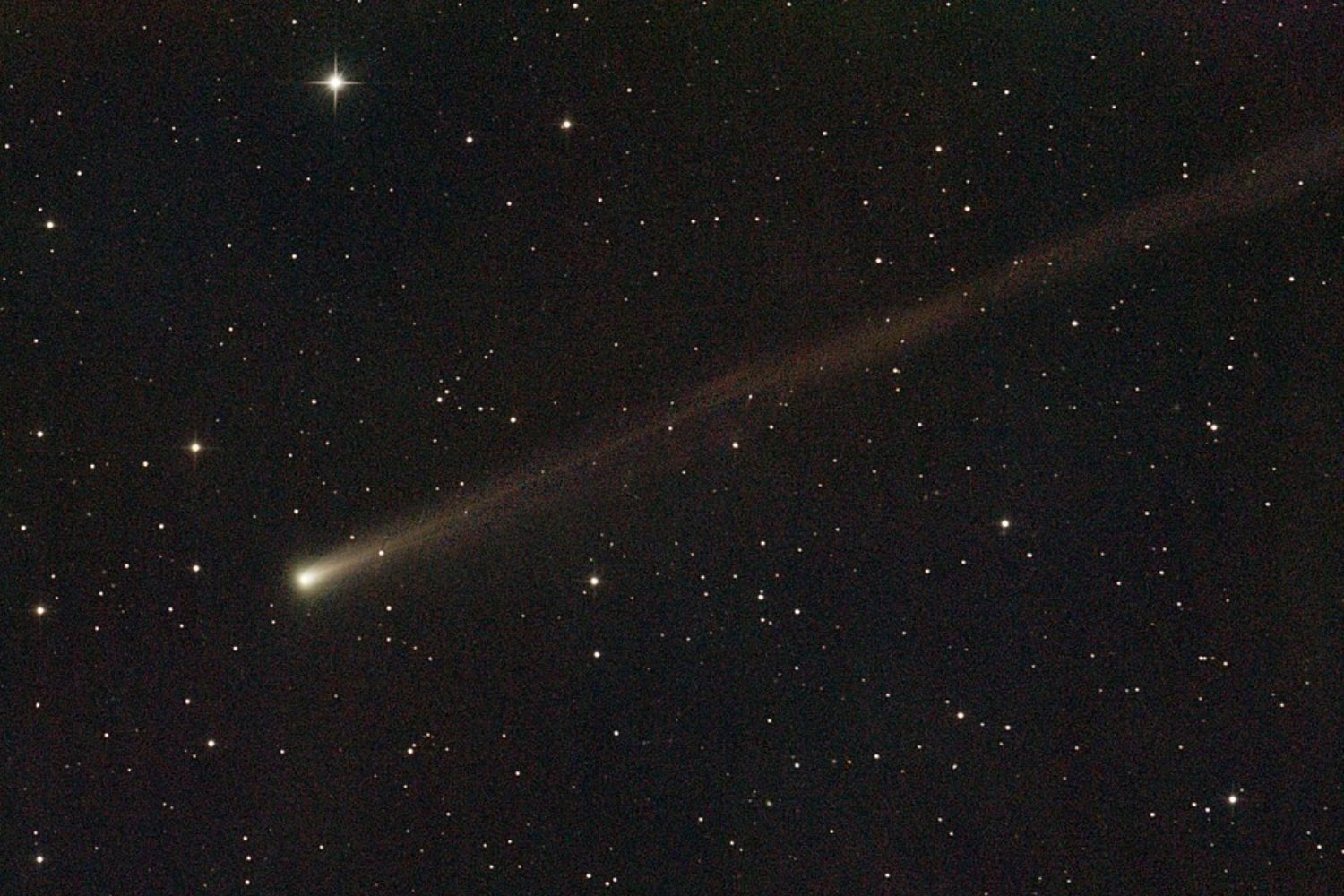 Un cometa se desintegró tras rozar el Sol y el Hubble logró captarlo casi en tiempo real cuando ya era demasiado tarde para intervenir. Lo que apareció en sus fragmentos está revelando pistas inéditas sobre la composición original y el origen del sistema solar