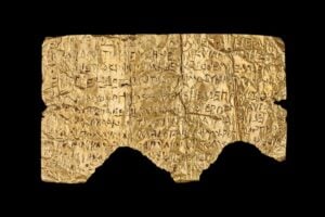 Hallaron una diminuta tablilla de oro en una tumba del sur de Italia. Lo que decía era mucho más inquietante que un epitafio: un manual para cruzar el inframundo sin caer en el olvido