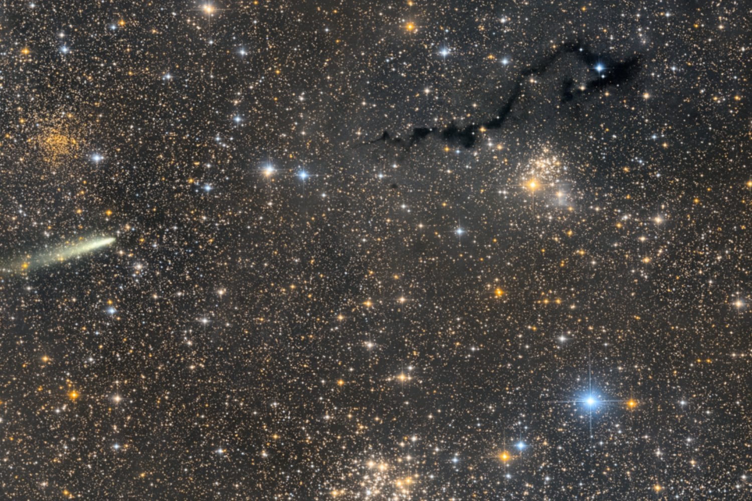 Un cometa se desintegró tras rozar el Sol y el Hubble logró captarlo casi en tiempo real cuando ya era demasiado tarde para intervenir. Lo que apareció en sus fragmentos está revelando pistas inéditas sobre la composición original y el origen del sistema solar