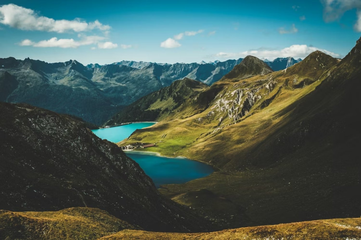 China ya tiene tanta energía solar y eólica que ahora necesita encontrar dónde guardarla. Su solución pasa por construir enormes “baterías de agua” en forma de embalses