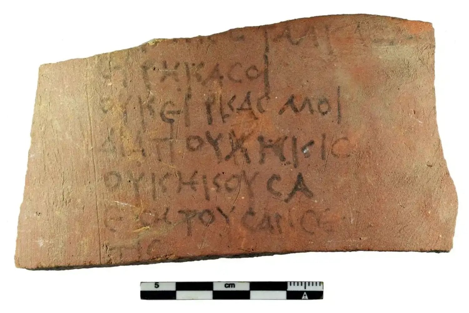 Miles de fragmentos de cerámica escritos están cambiando lo que sabemos del antiguo Egipto. Este archivo masivo revela cómo era la vida cotidiana en Atribis, desde impuestos y tareas escolares hasta horóscopos
