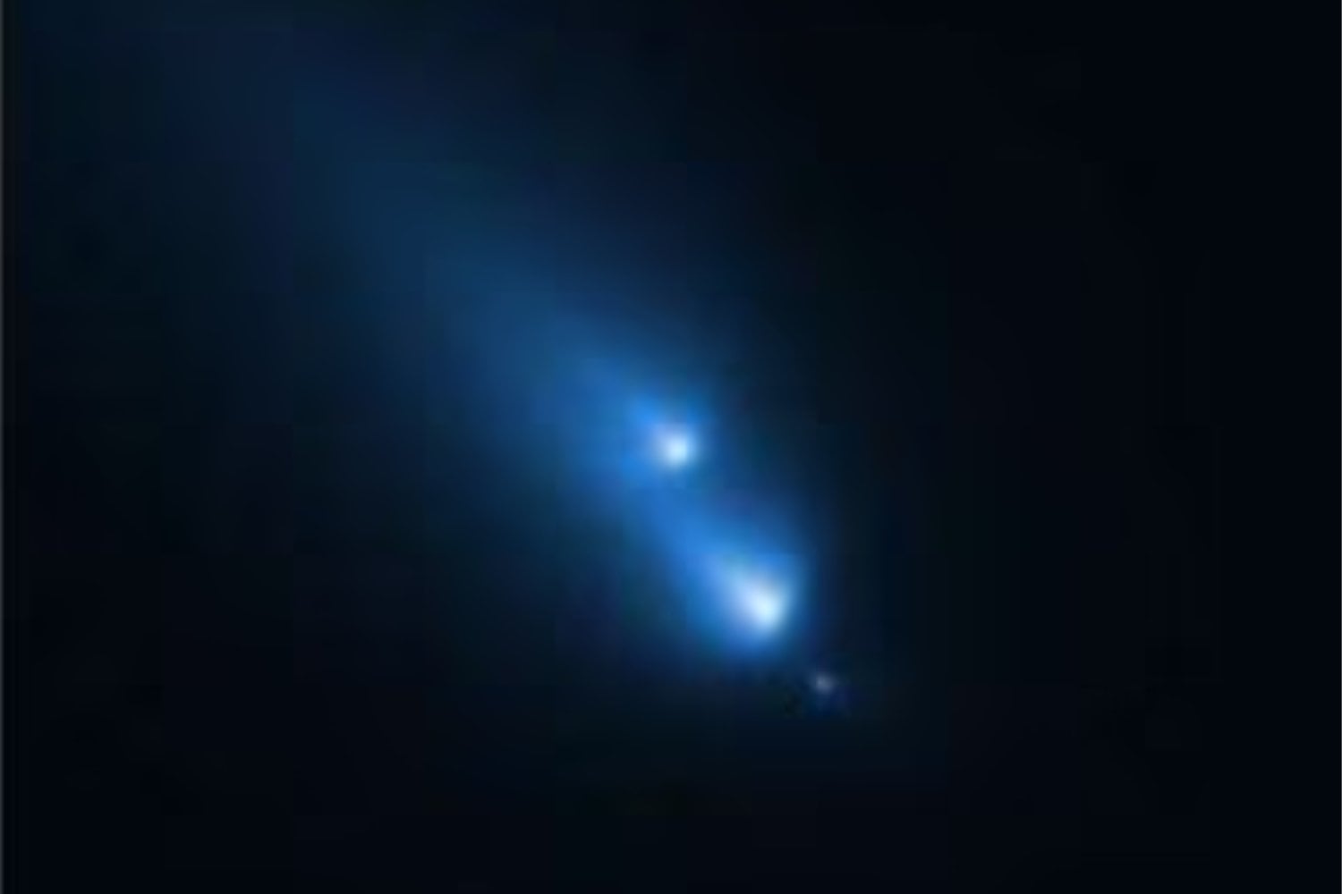 Un cometa se desintegró tras rozar el Sol y el Hubble logró captarlo casi en tiempo real cuando ya era demasiado tarde para intervenir. Lo que apareció en sus fragmentos está revelando pistas inéditas sobre la composición original y el origen del sistema solar