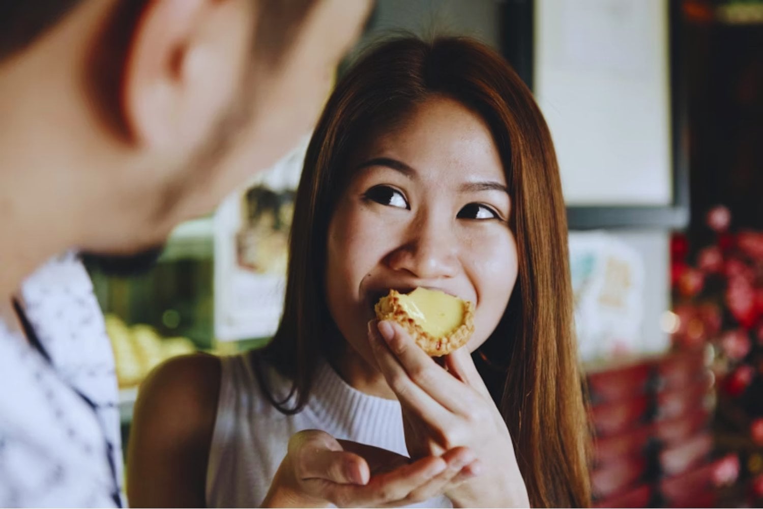 La ciencia confirma que el 95% de la serotonina del cuerpo se produce en el intestino y no en el cerebro. Esto explica por qué la alimentación puede influir en la salud mental