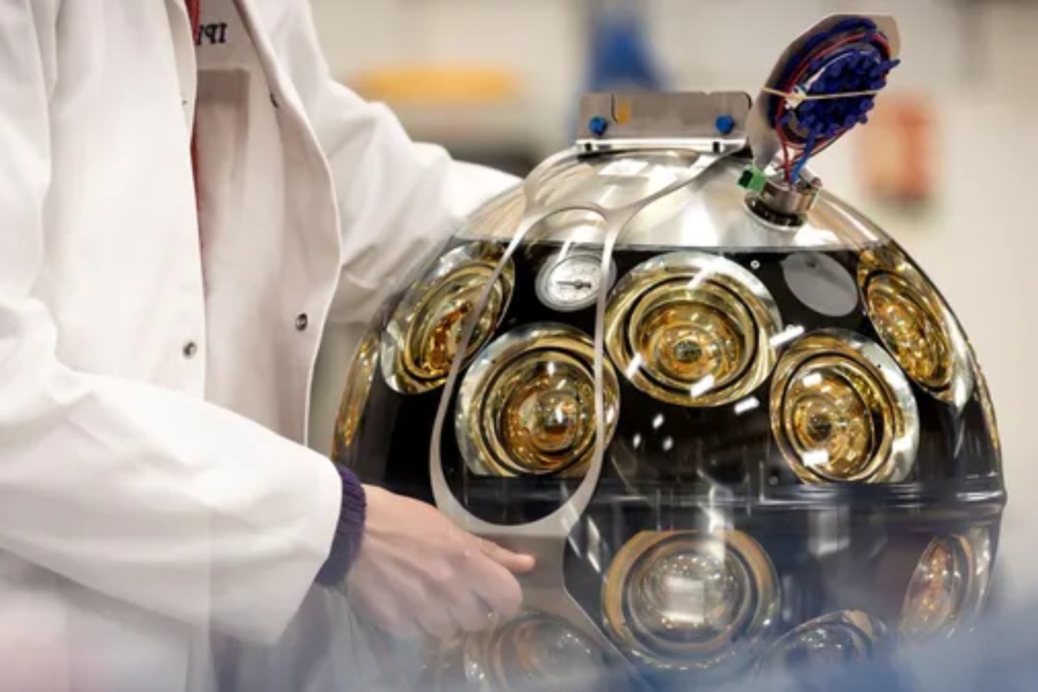 Una partícula con una energía absurda cruzó el Mediterráneo a la velocidad de la luz y dejó a los astrofísicos con una pregunta enorme. Nadie sabe todavía qué pudo acelerarla tanto