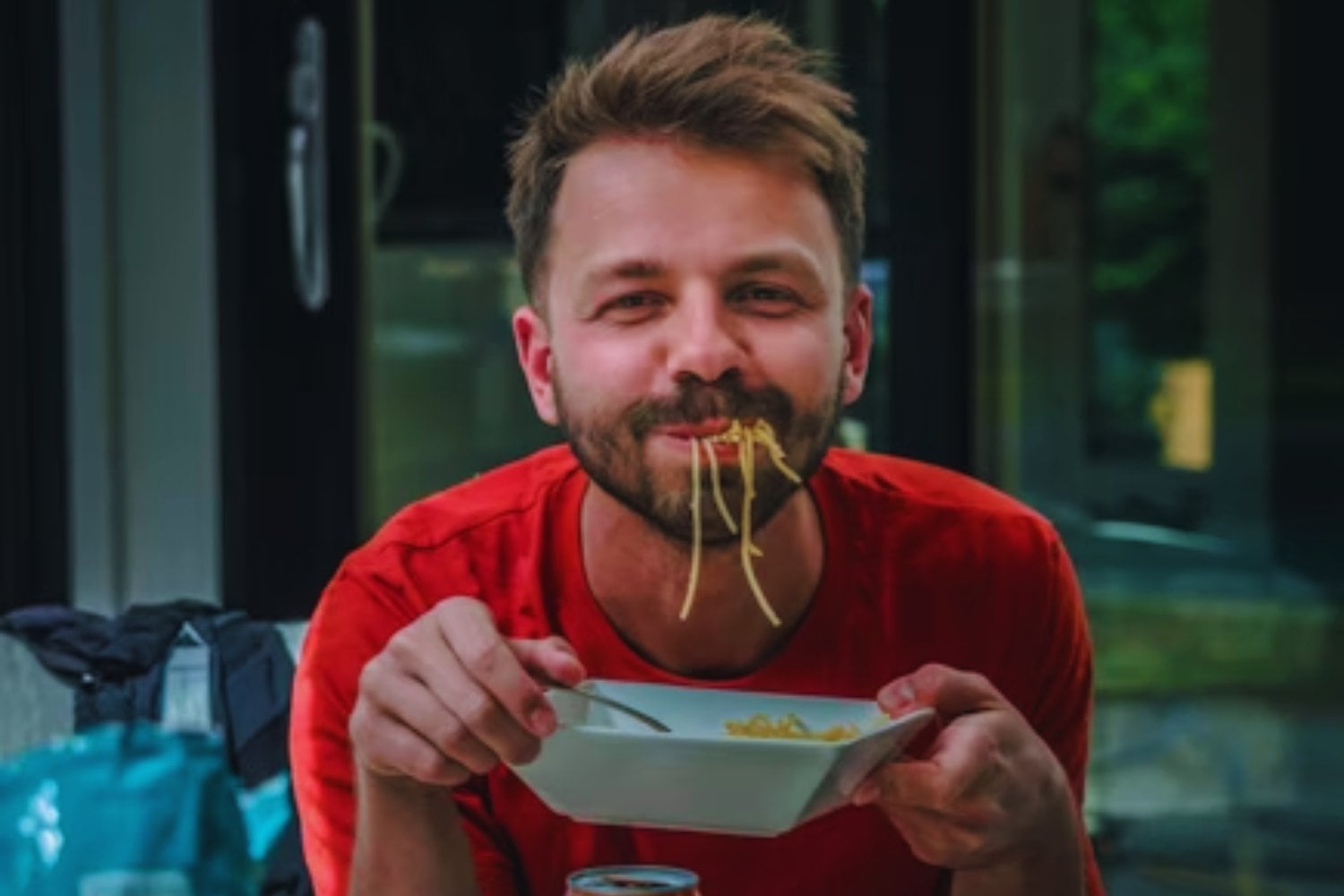 La ciencia confirma que el 95% de la serotonina del cuerpo se produce en el intestino y no en el cerebro. Esto explica por qué la alimentación puede influir en la salud mental