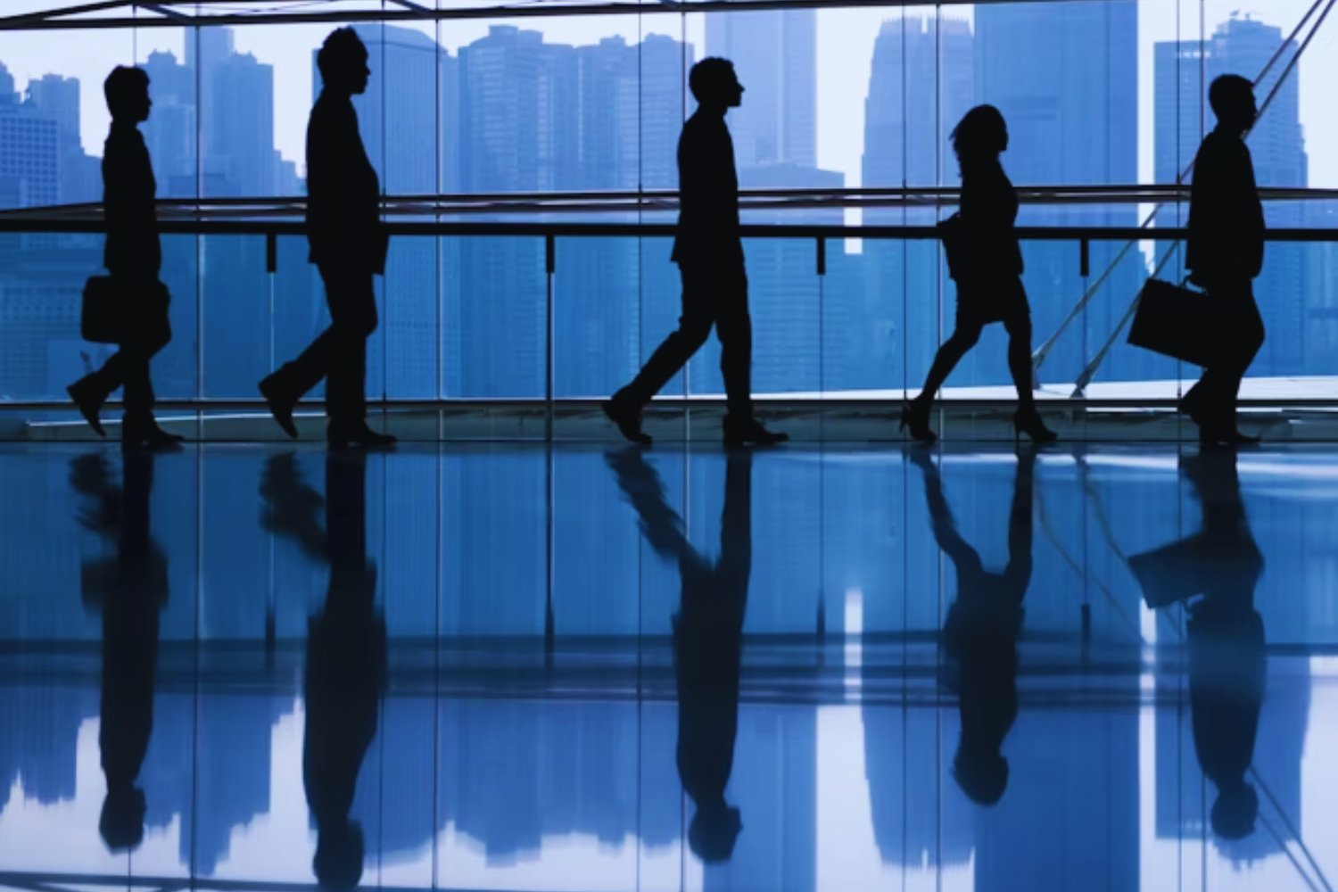 China intentó reactivar su natalidad con dinero, incentivos y campañas durante años sin éxito. Ahora apunta a algo mucho más profundo: reducir las jornadas laborales para devolverle tiempo a una generación que ya no piensa en formar familia