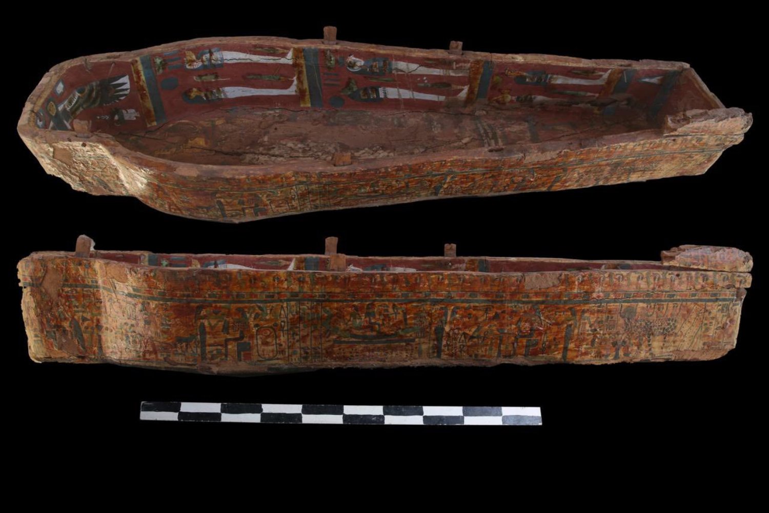 Bajo el patio de una tumba en Luxor apareció un escondite intacto del Tercer Período Intermedio. Veintidós sarcófagos y ocho papiros sellados reabren el enigma de los “cantores de Amón”