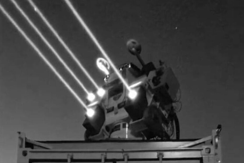 La ESA dispara un rayo láser desde un avión en movimiento y logra fijarlo en un satélite a 36.000 kilómetros. El experimento acerca el internet ultrarrápido desde el espacio