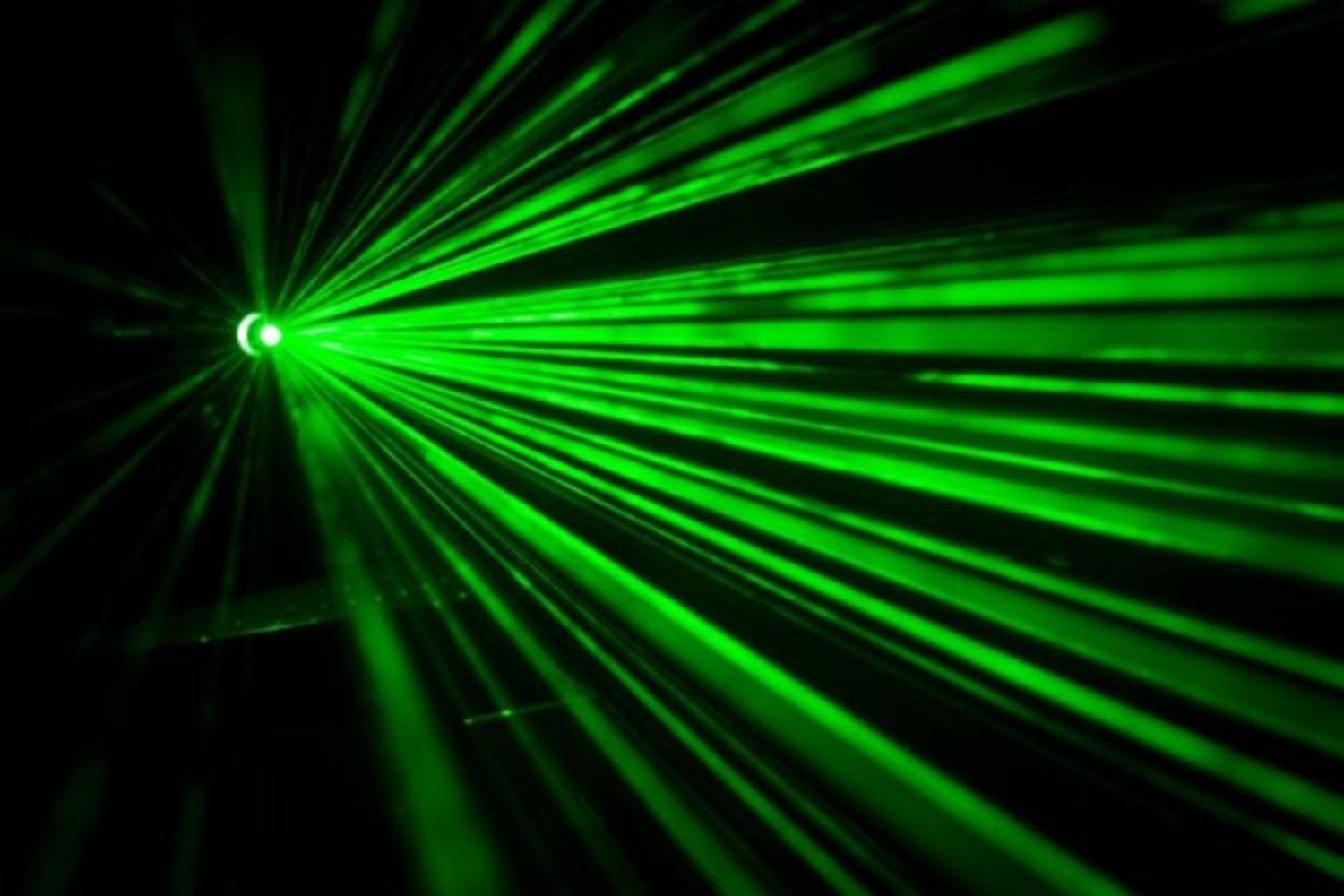 La ESA dispara un rayo láser desde un avión en movimiento y logra fijarlo en un satélite a 36.000 kilómetros. El experimento acerca el internet ultrarrápido desde el espacio