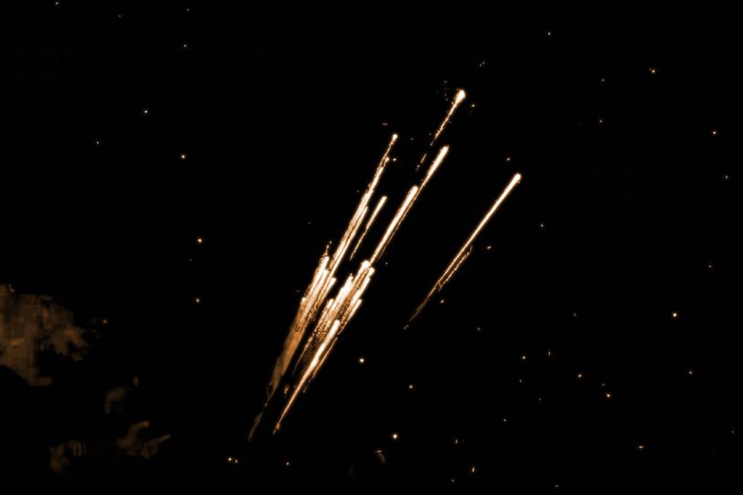 Un estudio detecta una nube de litio en la atmósfera tras la caída de un cohete Falcon 9. Los científicos empiezan a preguntarse qué ocurre cuando regresan miles de satélites